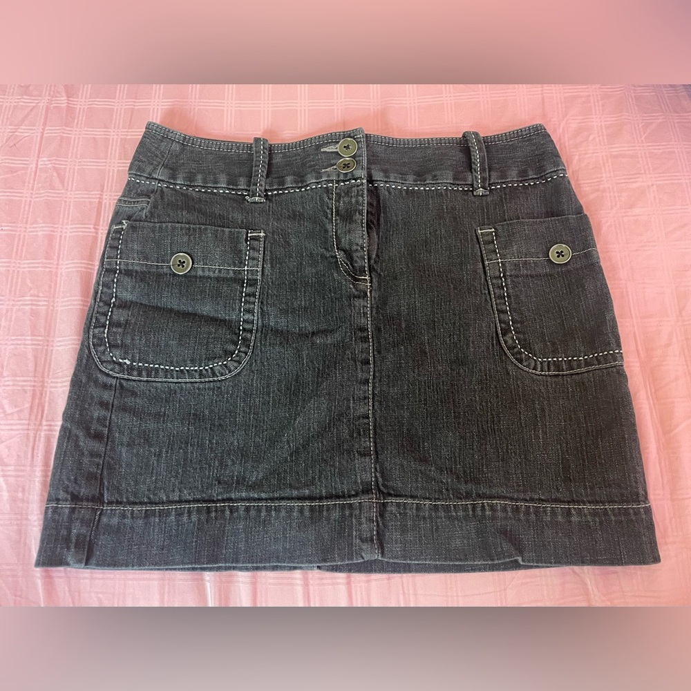 Anne Taylor Loft black mini pencil skirt with front and back pockets